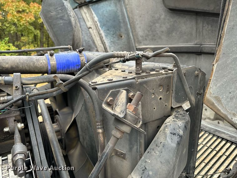 image for item DX1352 1996 Volvo WIA semi truck