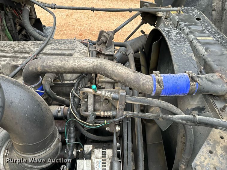 image for item DX1352 1996 Volvo WIA semi truck