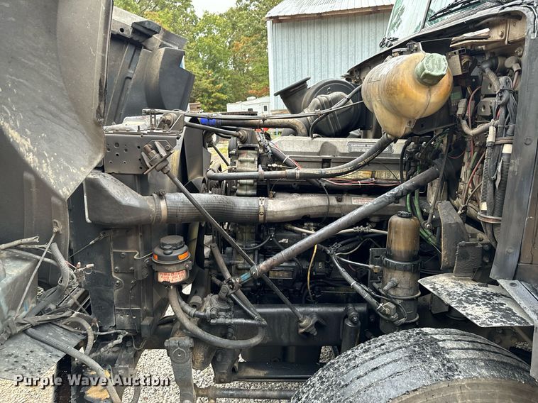 image for item DX1352 1996 Volvo WIA semi truck