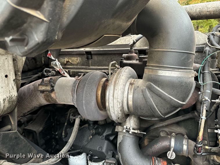 image for item DX1352 1996 Volvo WIA semi truck