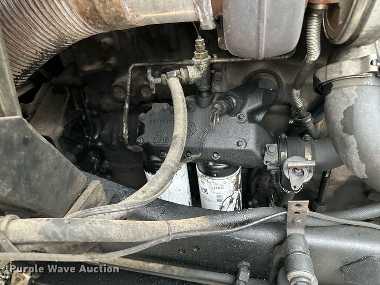 image for item DX1352 1996 Volvo WIA semi truck