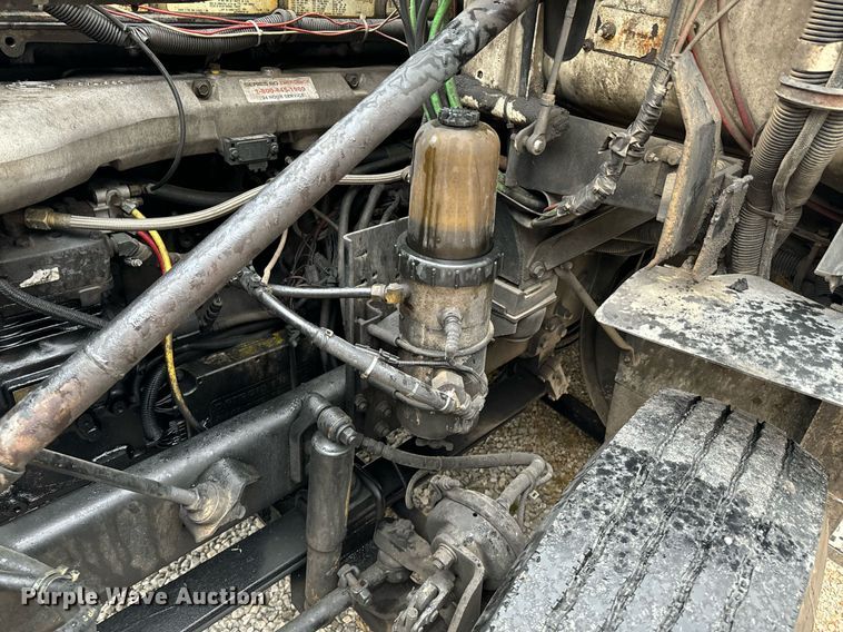 image for item DX1352 1996 Volvo WIA semi truck