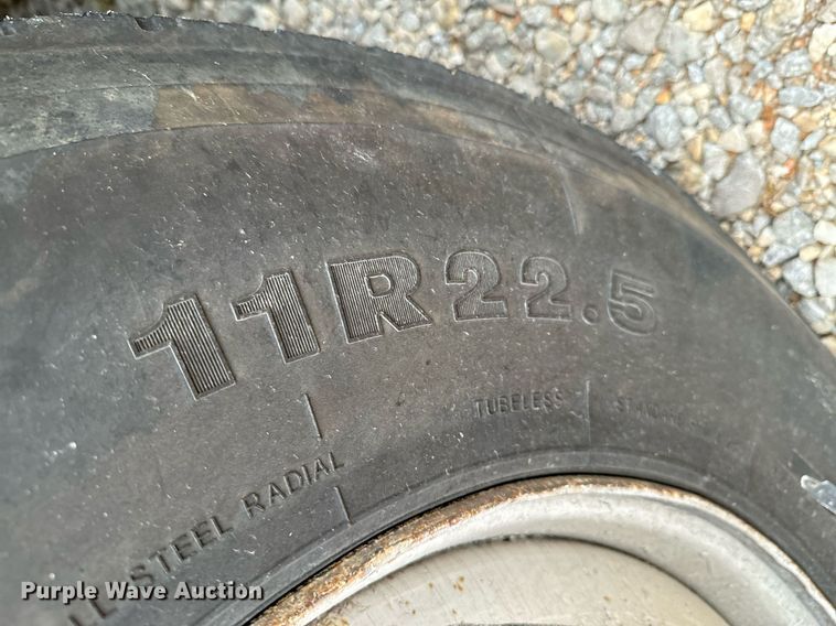 image for item DX1352 1996 Volvo WIA semi truck