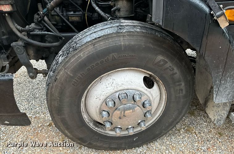 image for item DX1352 1996 Volvo WIA semi truck