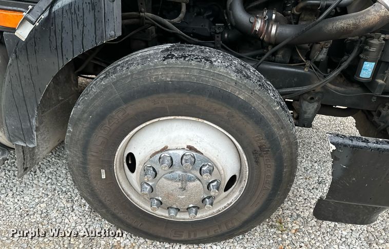 image for item DX1352 1996 Volvo WIA semi truck