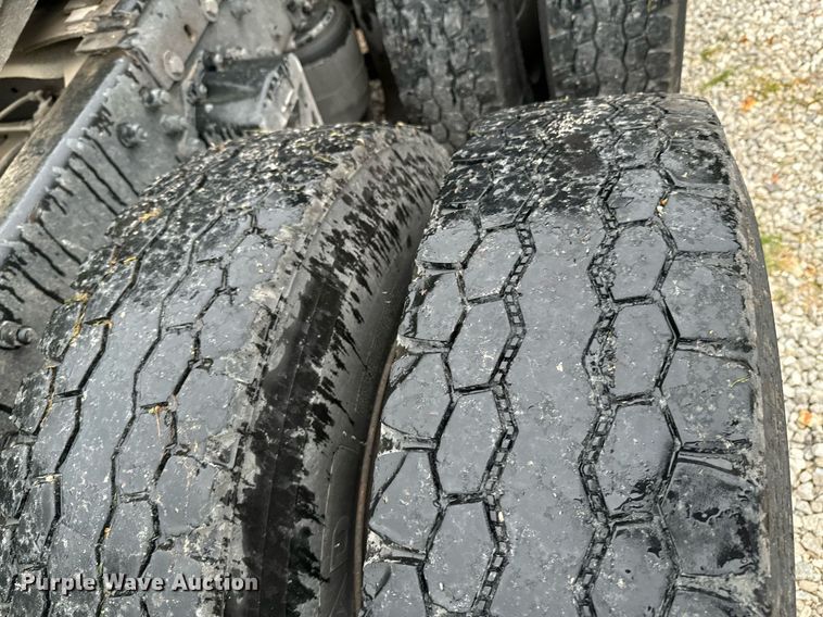 image for item DX1352 1996 Volvo WIA semi truck