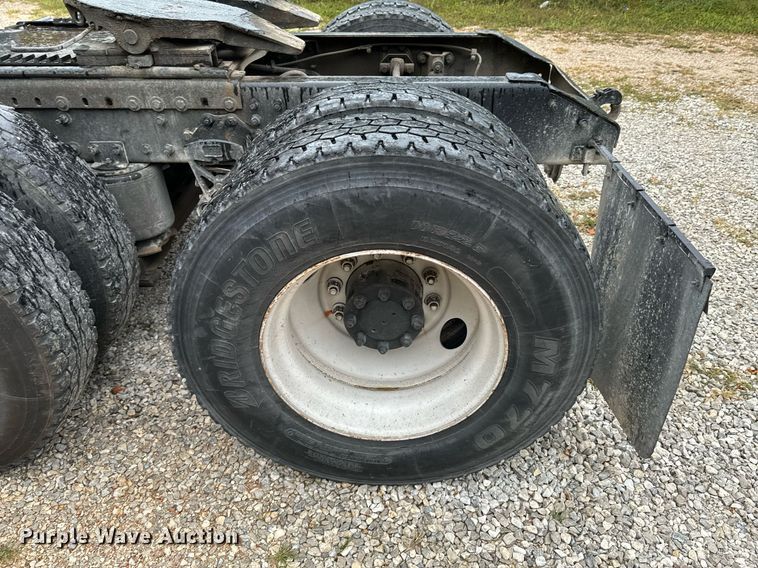 image for item DX1352 1996 Volvo WIA semi truck