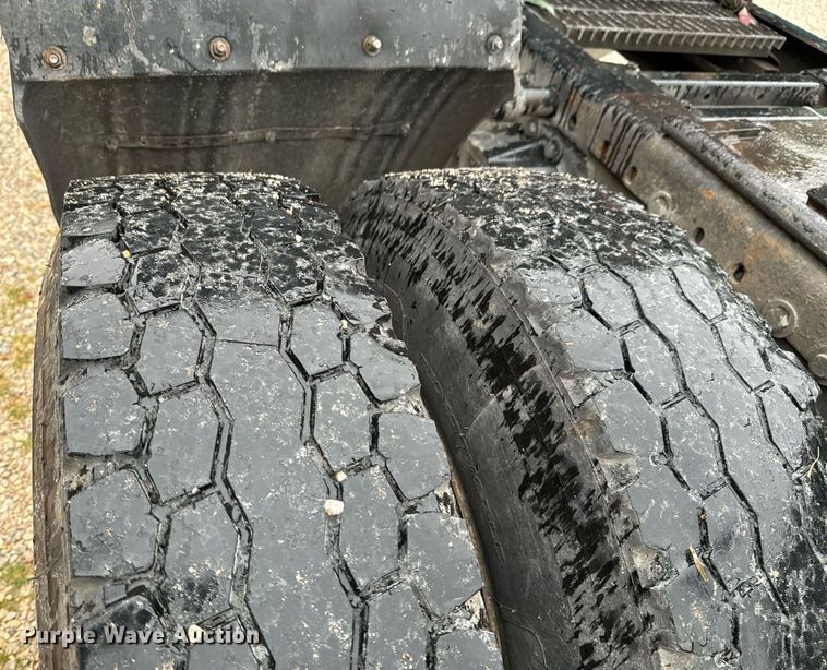 image for item DX1352 1996 Volvo WIA semi truck