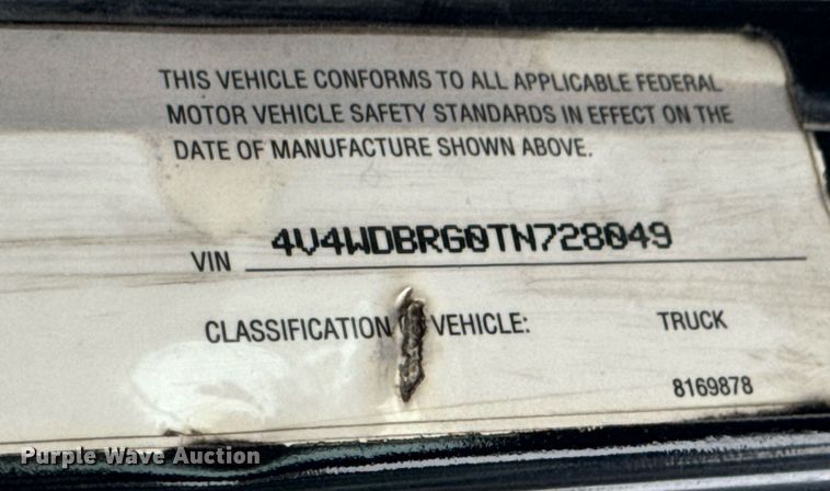 image for item DX1352 1996 Volvo WIA semi truck