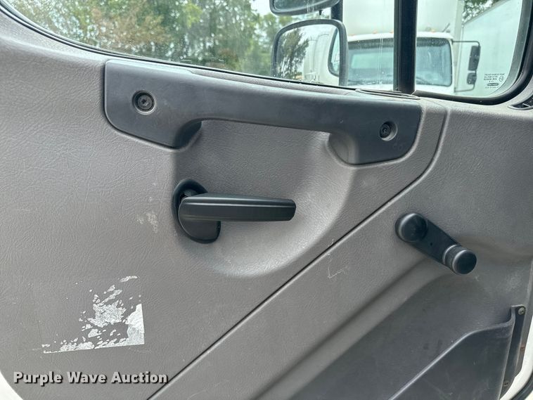 image for item EE7481 2017 Freightliner Business Class M2 box truck