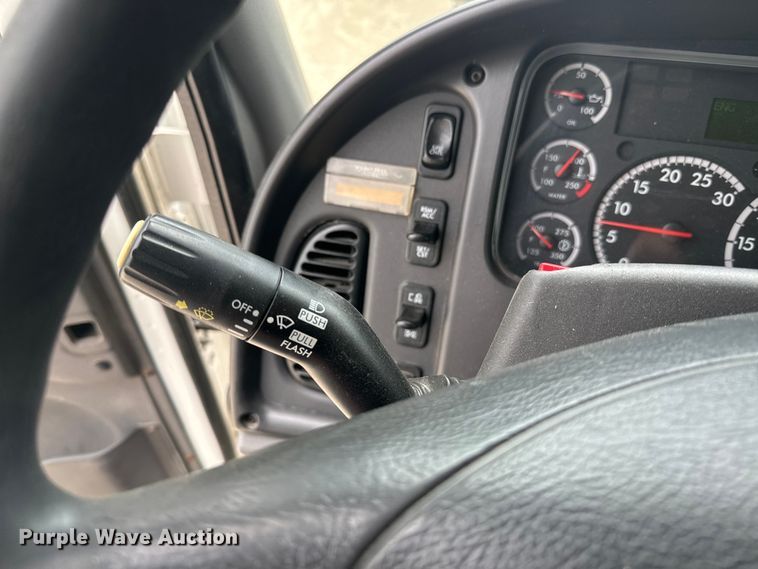 image for item EE7481 2017 Freightliner Business Class M2 box truck