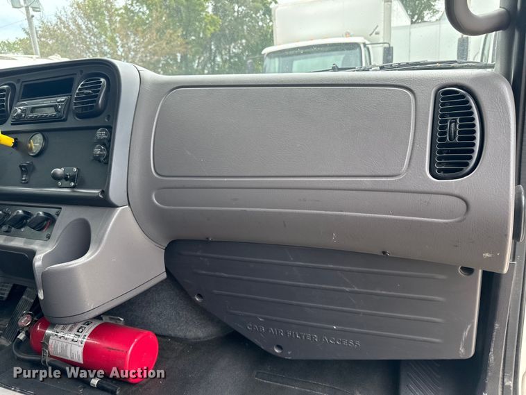 image for item EE7481 2017 Freightliner Business Class M2 box truck