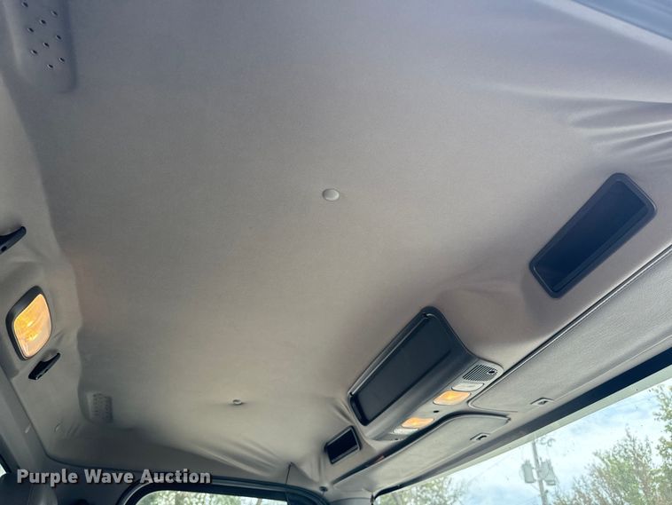 image for item EE7481 2017 Freightliner Business Class M2 box truck