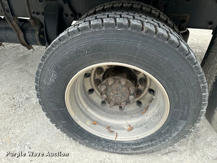 image for item EE7481 2017 Freightliner Business Class M2 box truck