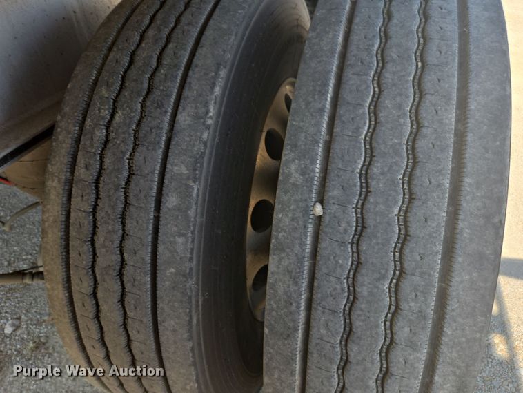 image for item EE7804 2014 Wilson AF-1080SS flatbed trailer