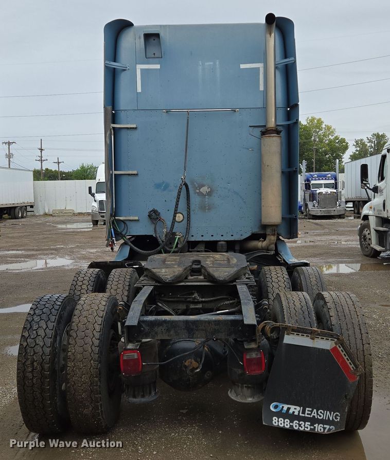 image for item EE8527 2003 Freightliner CST120 semi truck