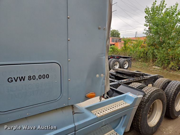 image for item EE8527 2003 Freightliner CST120 semi truck