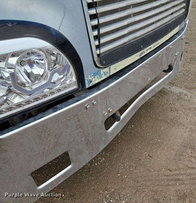 image for item EE8527 2003 Freightliner CST120 semi truck