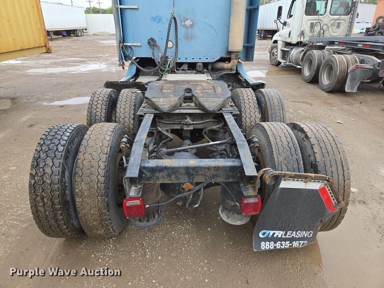 image for item EE8527 2003 Freightliner CST120 semi truck