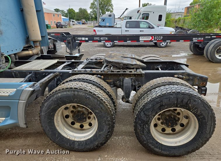 image for item EE8527 2003 Freightliner CST120 semi truck