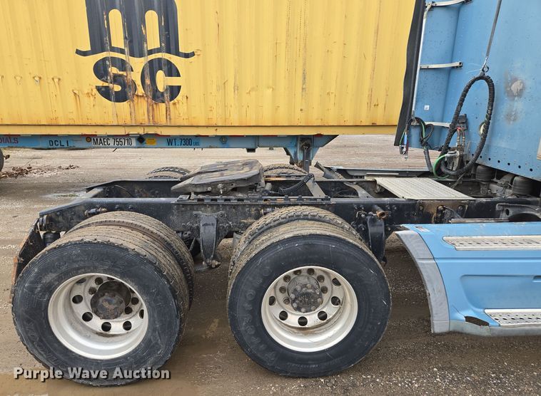 image for item EE8527 2003 Freightliner CST120 semi truck