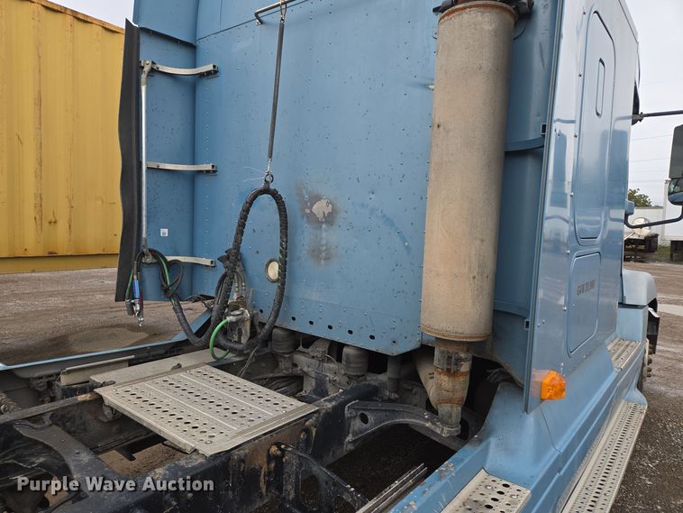 image for item EE8527 2003 Freightliner CST120 semi truck