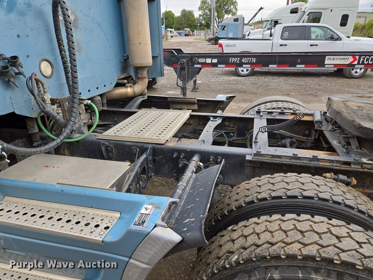 image for item EE8527 2003 Freightliner CST120 semi truck