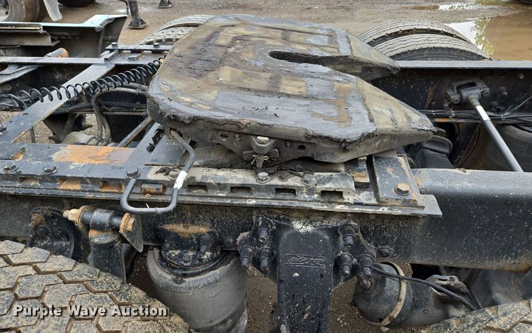 image for item EE8527 2003 Freightliner CST120 semi truck