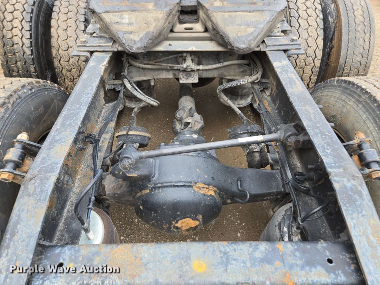 image for item EE8527 2003 Freightliner CST120 semi truck