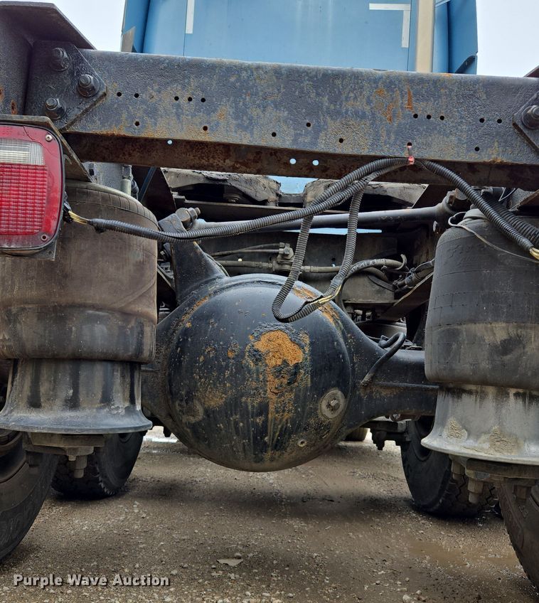 image for item EE8527 2003 Freightliner CST120 semi truck