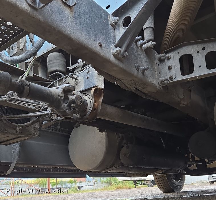 image for item EE8527 2003 Freightliner CST120 semi truck