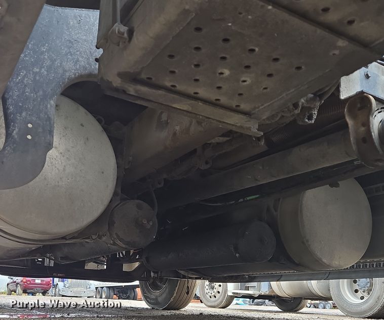 image for item EE8527 2003 Freightliner CST120 semi truck