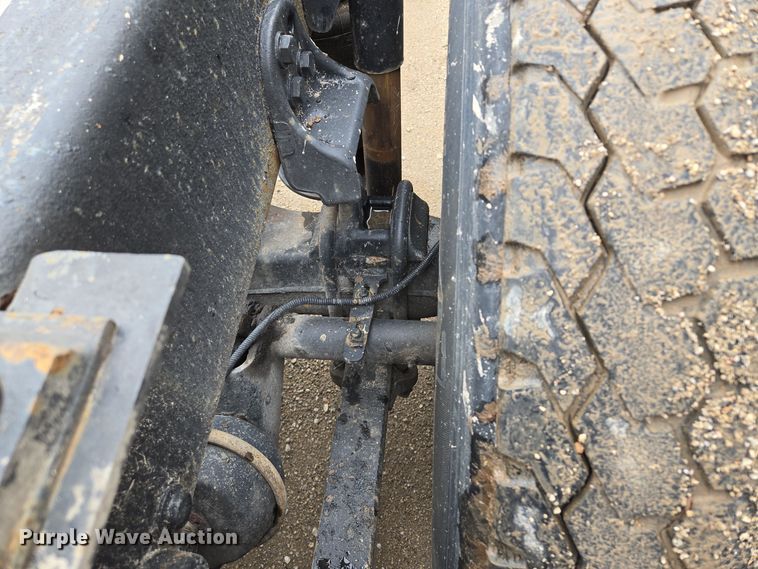 image for item EE8527 2003 Freightliner CST120 semi truck