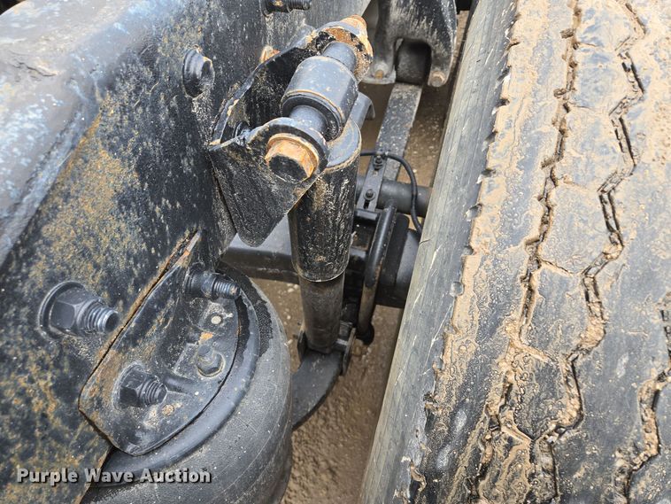 image for item EE8527 2003 Freightliner CST120 semi truck