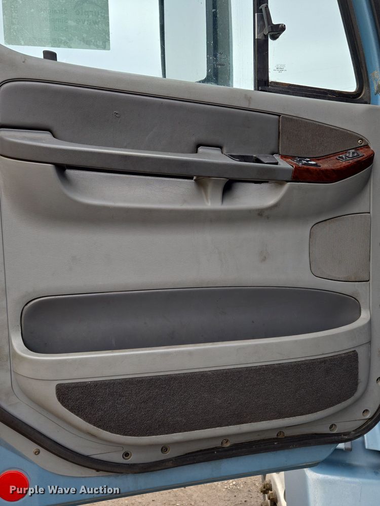 image for item EE8527 2003 Freightliner CST120 semi truck