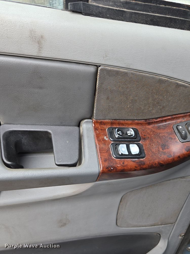 image for item EE8527 2003 Freightliner CST120 semi truck