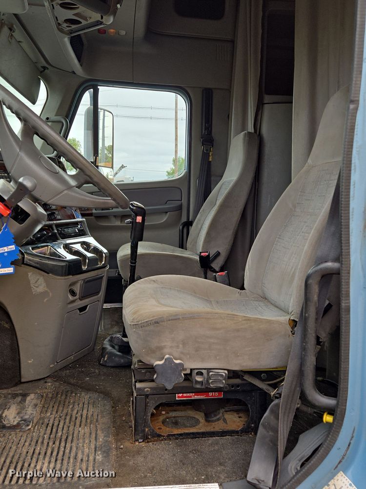 image for item EE8527 2003 Freightliner CST120 semi truck