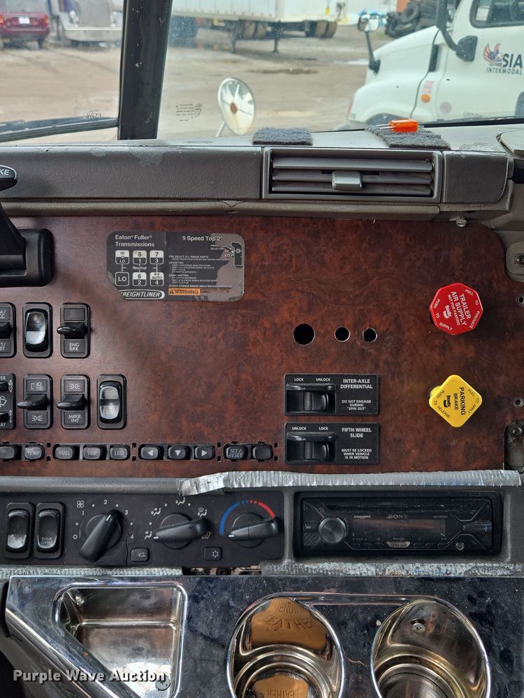 image for item EE8527 2003 Freightliner CST120 semi truck