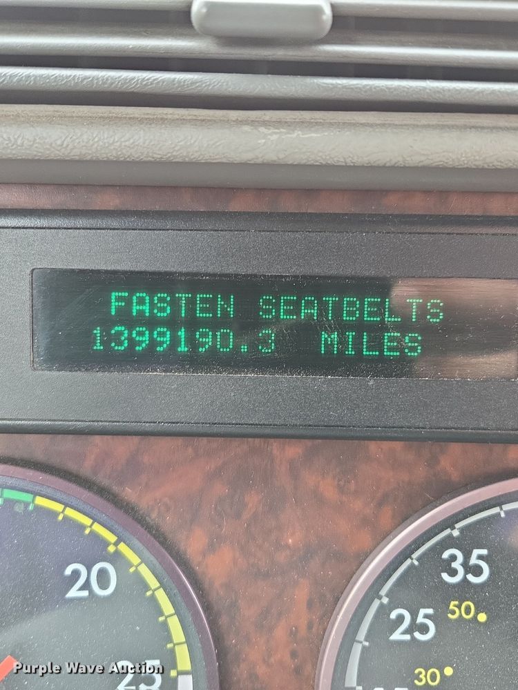 image for item EE8527 2003 Freightliner CST120 semi truck