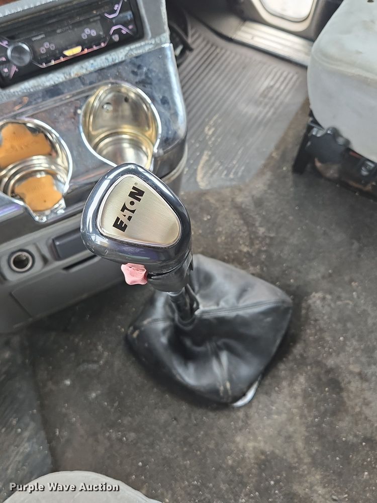 image for item EE8527 2003 Freightliner CST120 semi truck