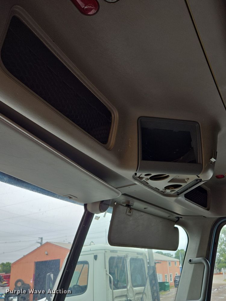 image for item EE8527 2003 Freightliner CST120 semi truck