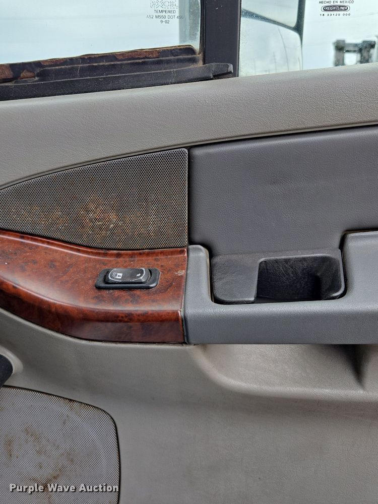 image for item EE8527 2003 Freightliner CST120 semi truck