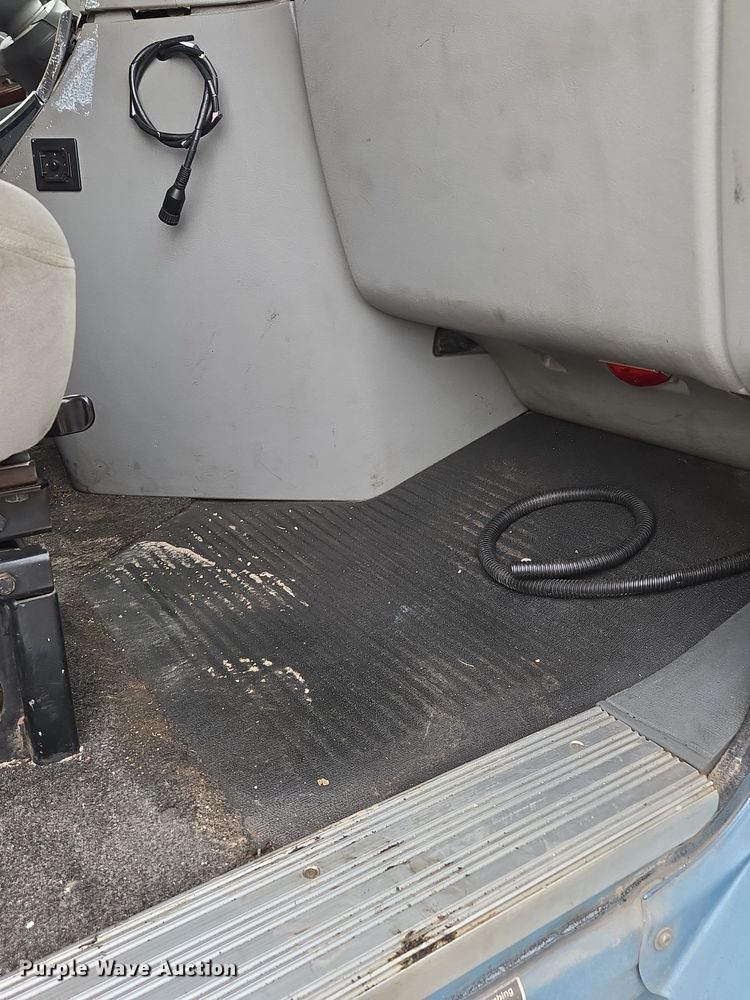 image for item EE8527 2003 Freightliner CST120 semi truck