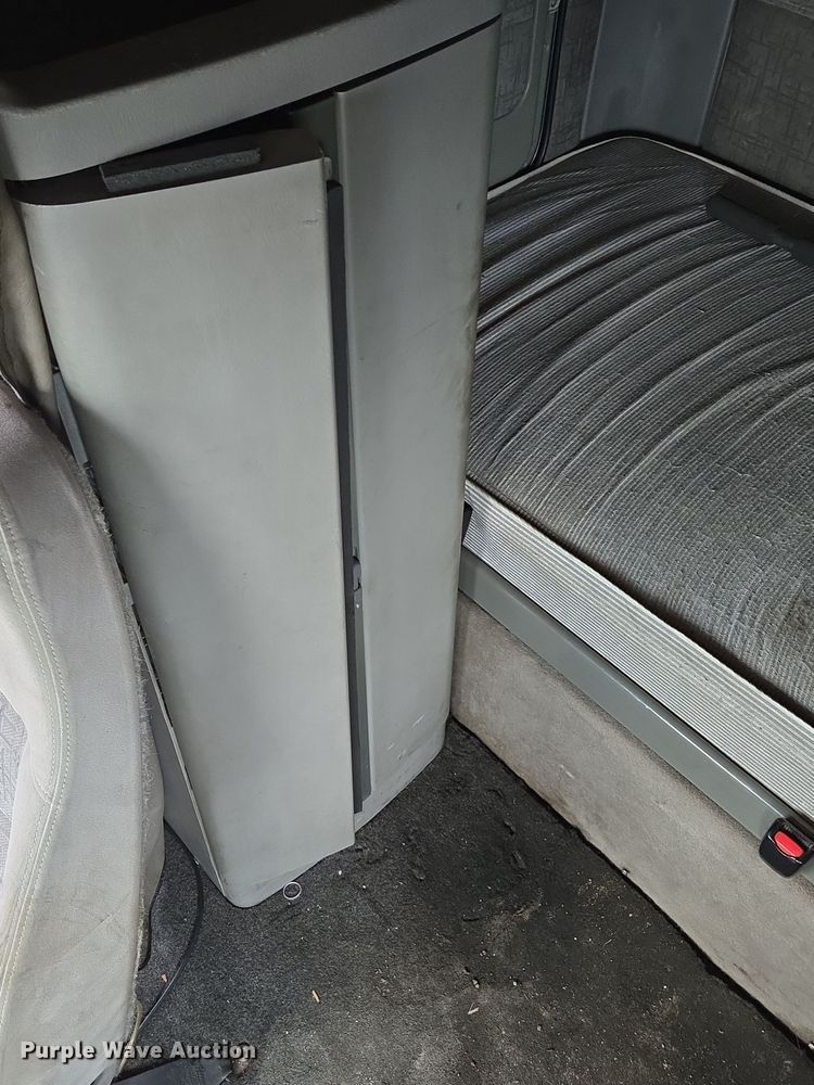 image for item EE8527 2003 Freightliner CST120 semi truck