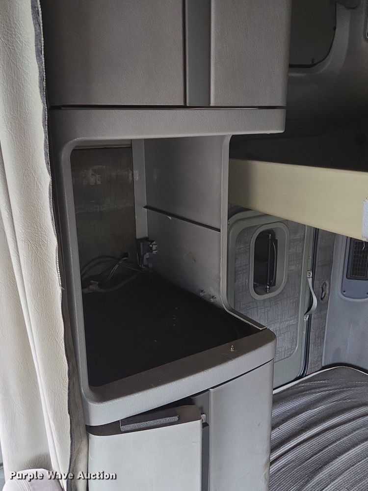 image for item EE8527 2003 Freightliner CST120 semi truck