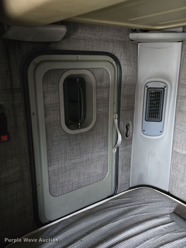 image for item EE8527 2003 Freightliner CST120 semi truck