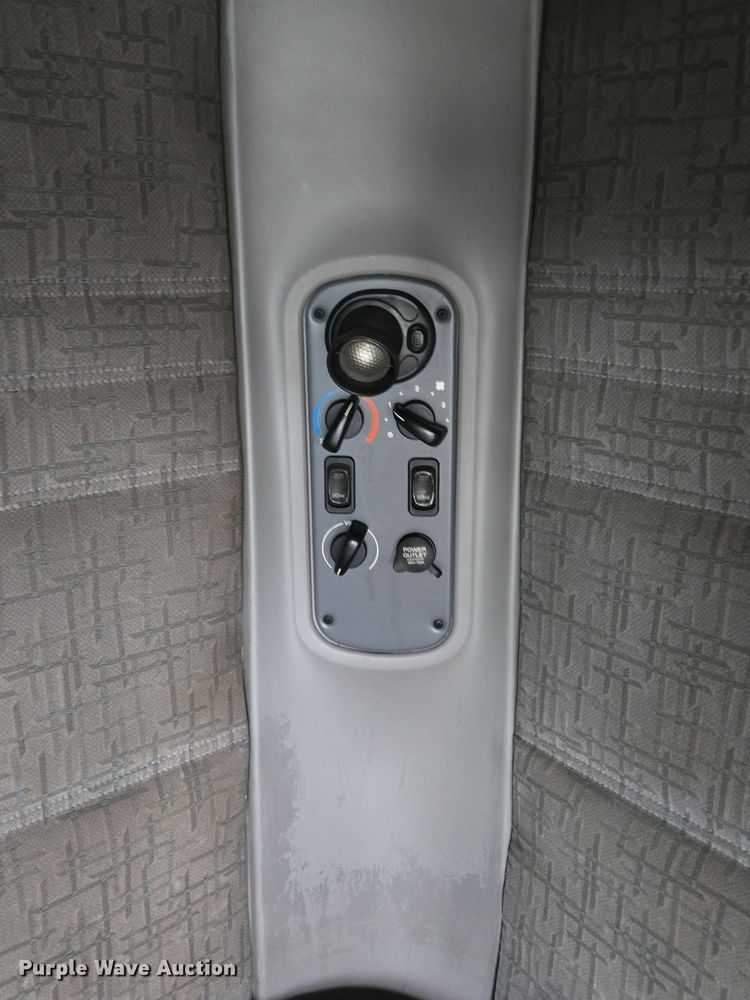 image for item EE8527 2003 Freightliner CST120 semi truck