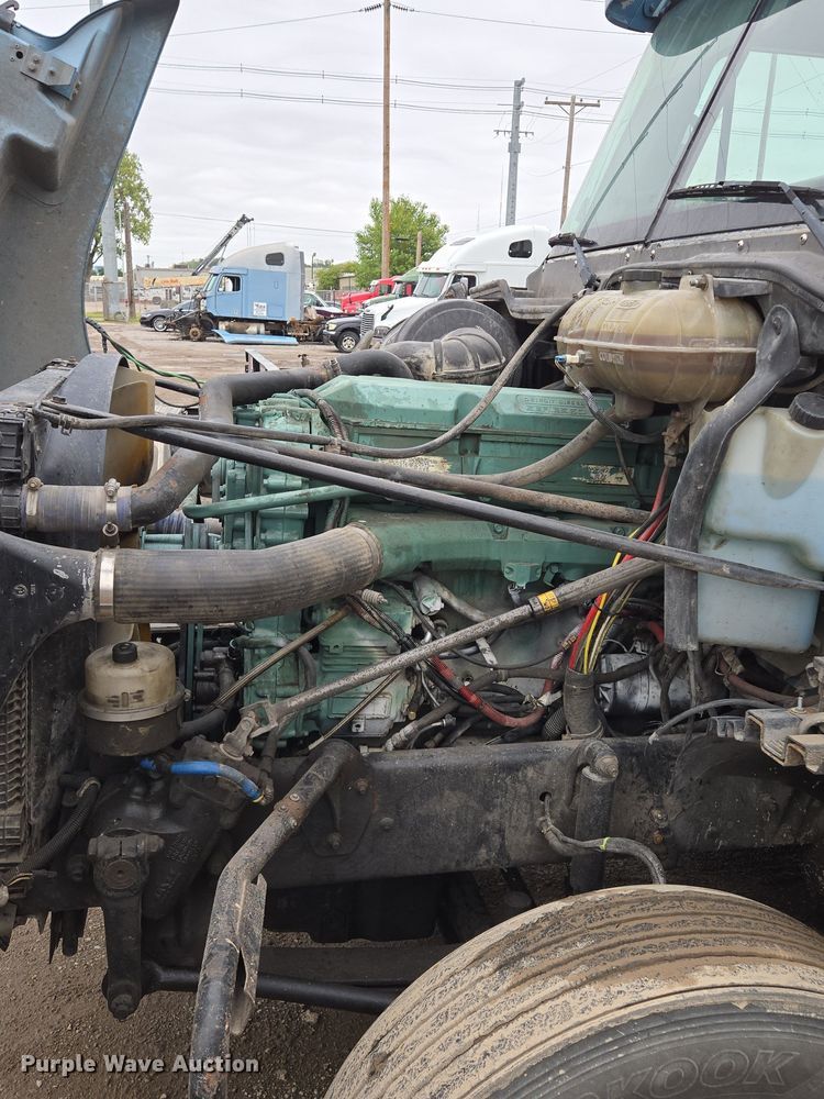 image for item EE8527 2003 Freightliner CST120 semi truck