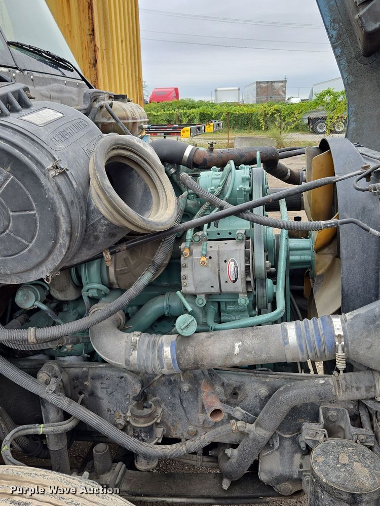 image for item EE8527 2003 Freightliner CST120 semi truck