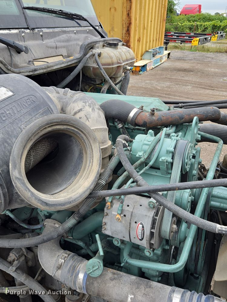 image for item EE8527 2003 Freightliner CST120 semi truck